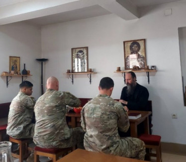 Američki vojnici iz KFOR-a primaju pravoslavlje