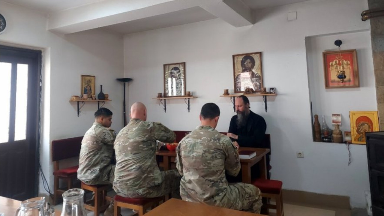 Američki vojnici iz KFOR-a primaju pravoslavlje