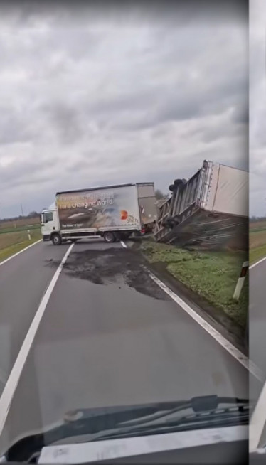 ВЕТАР ОДУВАО КАМИОН: Језив снимак из Хрватске (ВИДЕО)