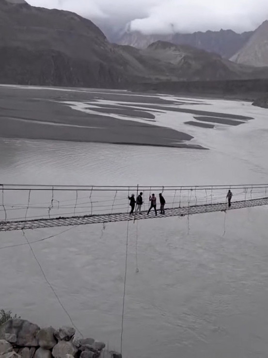 НАЈОПАСНИЈИ МОСТ НА СВЕТУ: Дуг 200 метара, леди крв у жилама