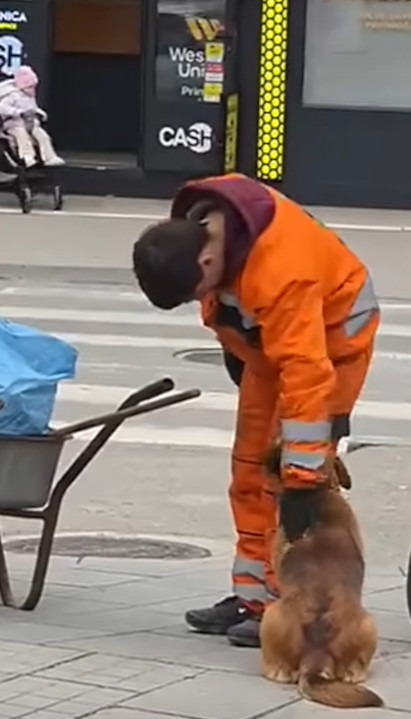 SRBIJA BRUJI O SNIMKU: Šta je radnik čistoće radio sa psom