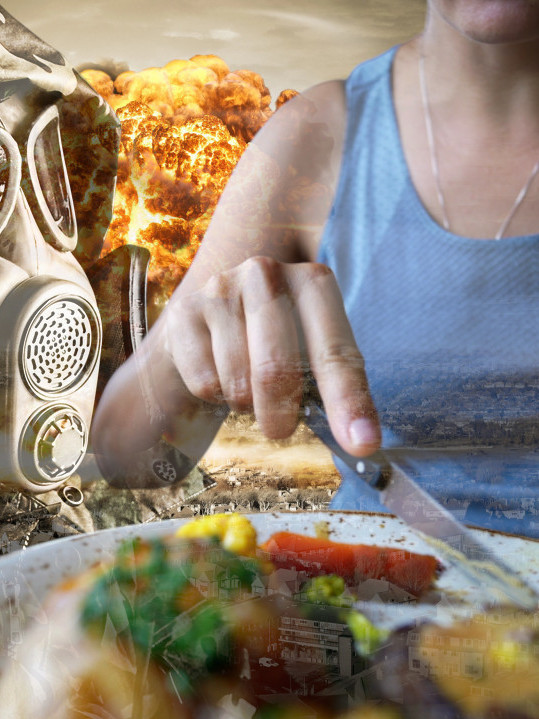 PRIPREMA ZA TREĆI SVETSKI RAT Čime ova majka hrani decu