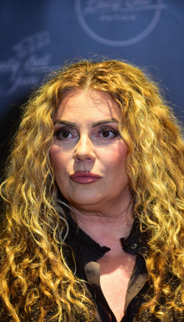 ODUŠEVILA IZGLEDOM: Indira Radić bez trunke šminke (FOTO)