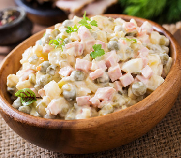 RUSKA SALATA SA JABUKAMA: Ukusnija od klasične