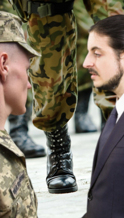 ZBOG KOSE PLATIO VELIKU KAZNU: Sud promenio vojno pravilo