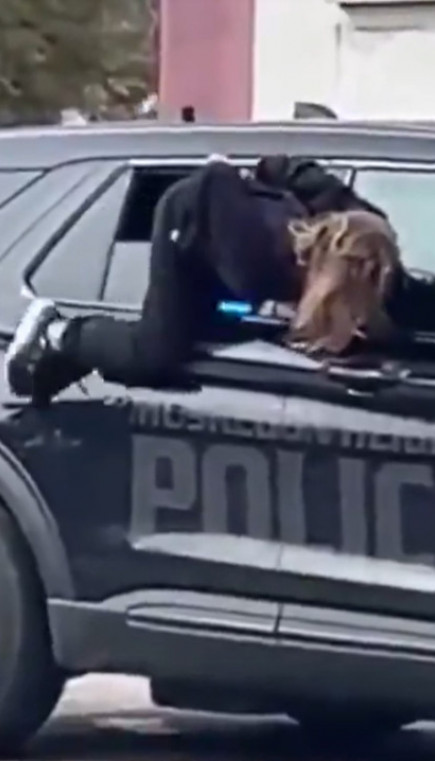 PRIVELI JE,ONA IMALA DRUGI PLAN Spektakularan beg u lisicama