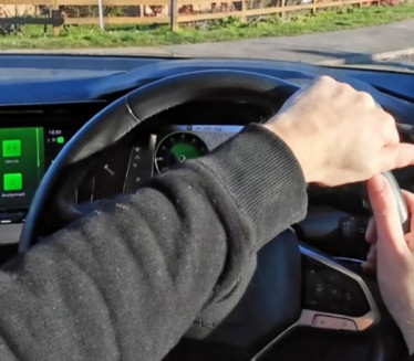 МНОГИ ГРЕШЕ: Знате ли како се исправно рукује воланом