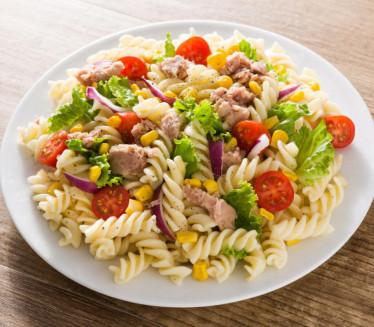 MAKARONI SA TUNOM: Posna salata koja oduševljava