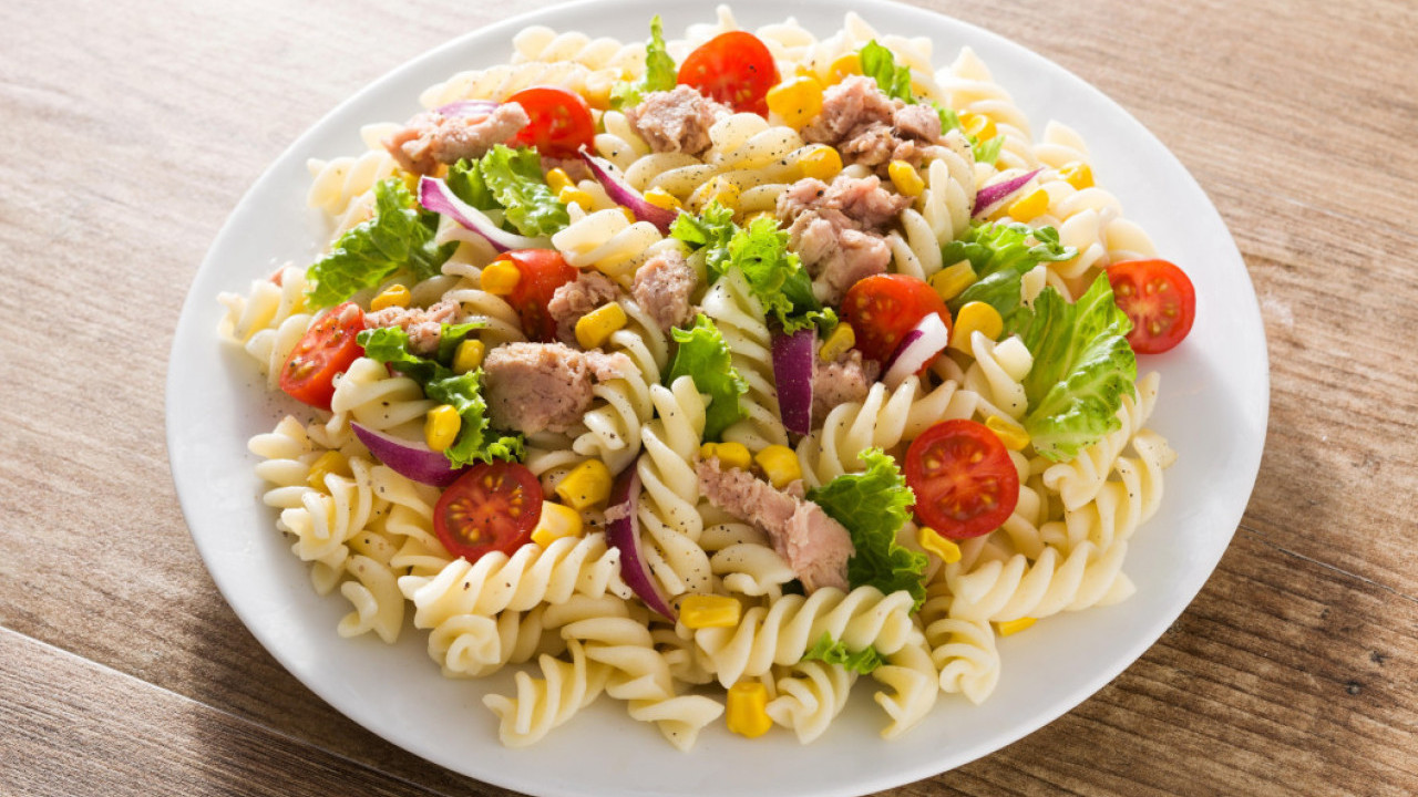 MAKARONI SA TUNOM: Posna salata koja oduševljava