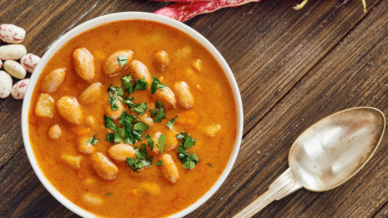 PASULJ SA SUVIM ŠLJIVAMA: Bez nadimanja, brzo se kuva