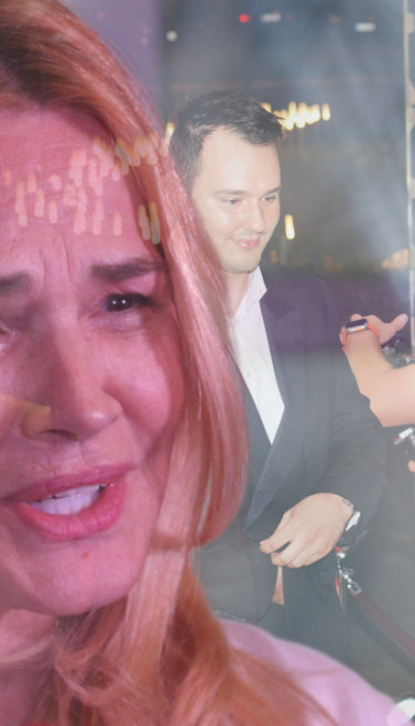 DEDA ĐOLE JE NA NEBU, ČUVA ME... Olivera u suzama zbog unuke