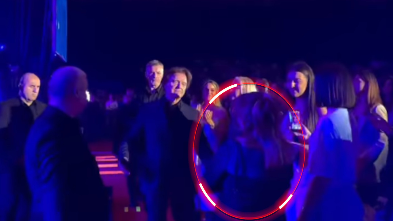 I ČOLA U ČUDU: NJegova prva devojka došla na koncert (VIDEO)