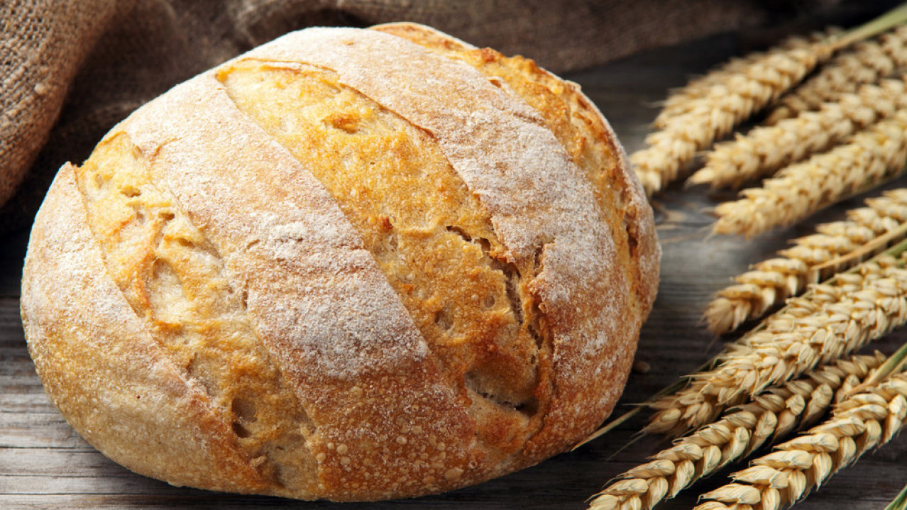 Корица ће бити мека: Како вратити свежину старом хлебу?
