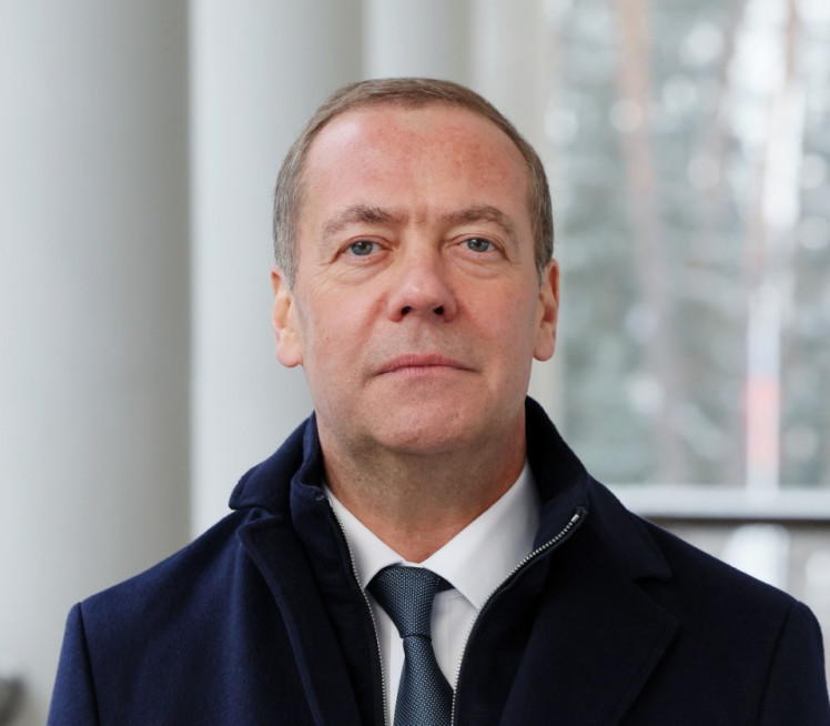 Merc, Starmer i Ursula u mašini! Medvedev objavio video