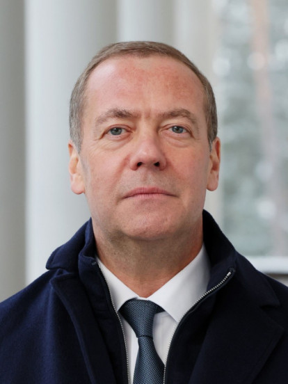 Merc, Starmer i Ursula u mašini! Medvedev objavio video