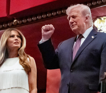 МЕЛАНИЈА ОСТАВЉА ТРАМПА? Сазнала истину, видела да брод тоне