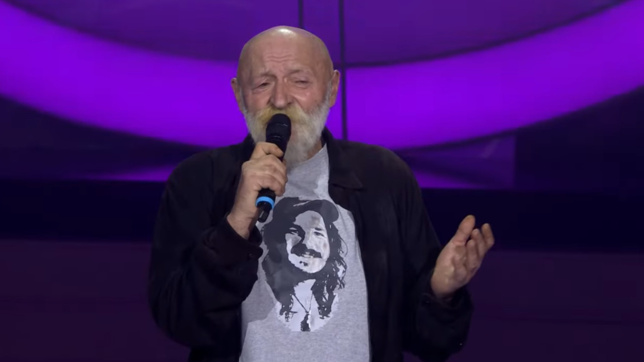 БОРИ СЕ ЗА ЕГИСТЕНЦИЈУ: Певач остао без сина и новца