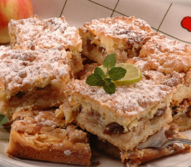 POGODNA I ZA VELIKI PETAK: Posna pita sa jabukama