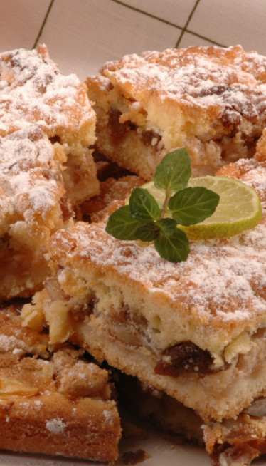 ПОГОДНА И ЗА ВЕЛИКИ ПЕТАК: Посна пита са јабукама