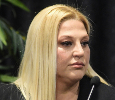 "Sinu su dali nasledstvo, nek im on nosi prezime - ja neću!"