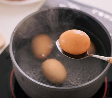 Domaćince, ne bacajte vodu od kuvanih jaja - evo i zašto