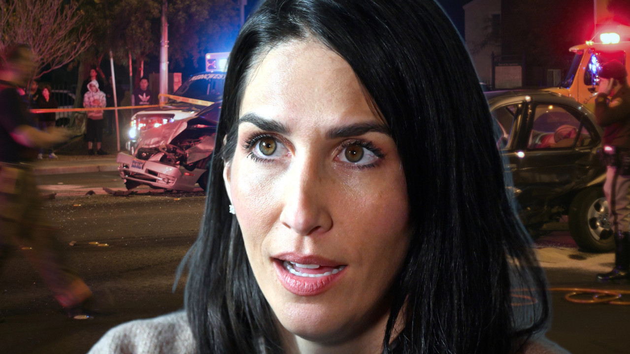 "НОСИЛА САМ БЛИЗАНЦЕ": Глумица изгубила бебу у саобараћајци