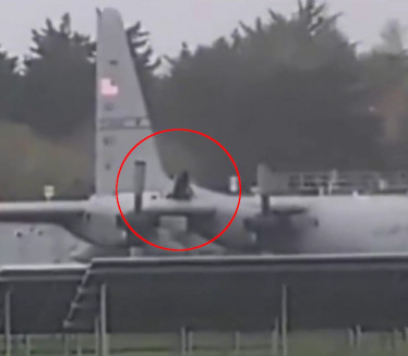 Сам упао на аеродром, попео се на САД авион и оштетио га