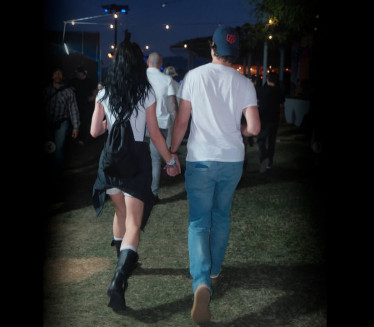 RUKA U RUCI: Slavna pevačica uslikana sa BIVŠIM PREMIJEROM