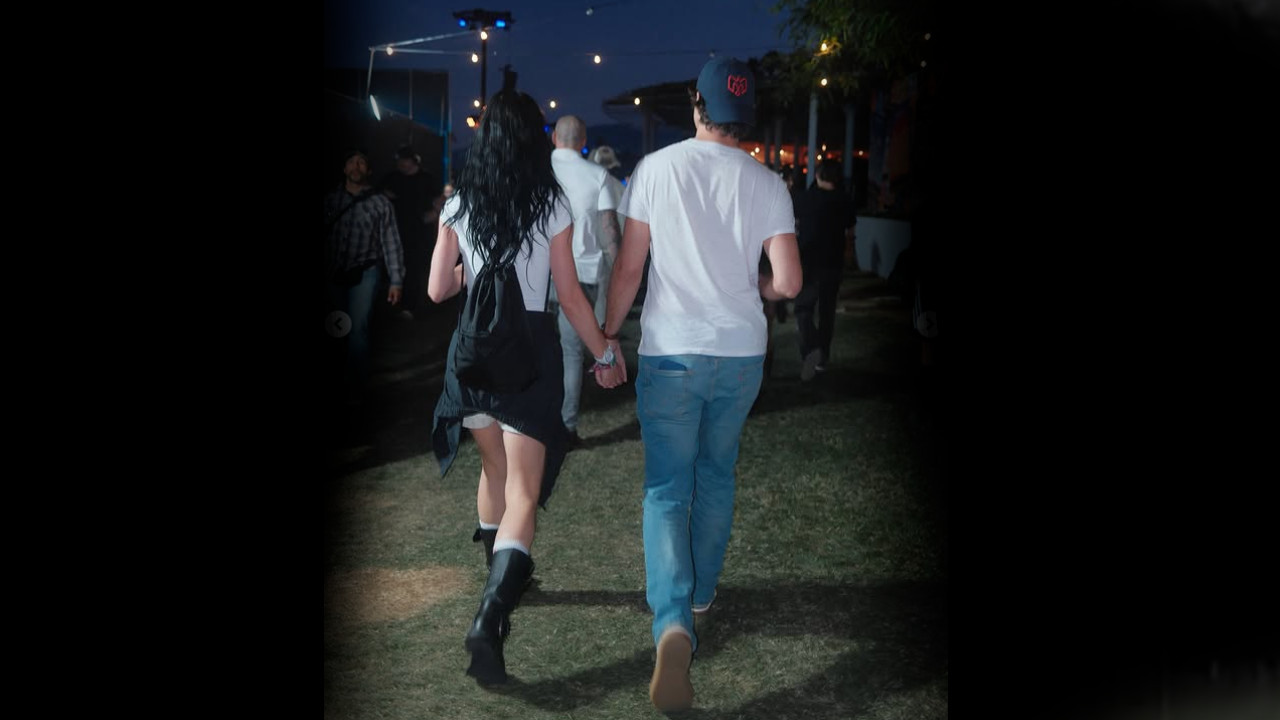 RUKA U RUCI: Slavna pevačica uslikana sa BIVŠIM PREMIJEROM