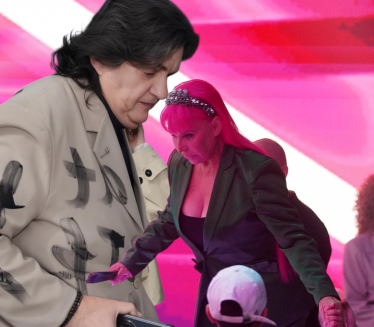 "НЕ ПРИЛИЧИ МУ..." Кемиш послао поруку певачици, она бесна!