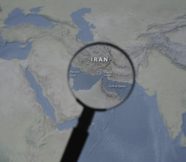 2 РАКЕТЕ: Погођен брод у Заливу, Пакистанци скочили у помоћ