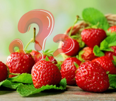 NIJE DOVOLJNO SAMO ISPIRANJE: Ovako se pravilno čiste JAGODE