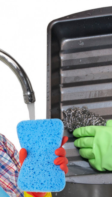 BLISTAĆE: Trik za čišćenje plehova - masnoća nestaje za tren