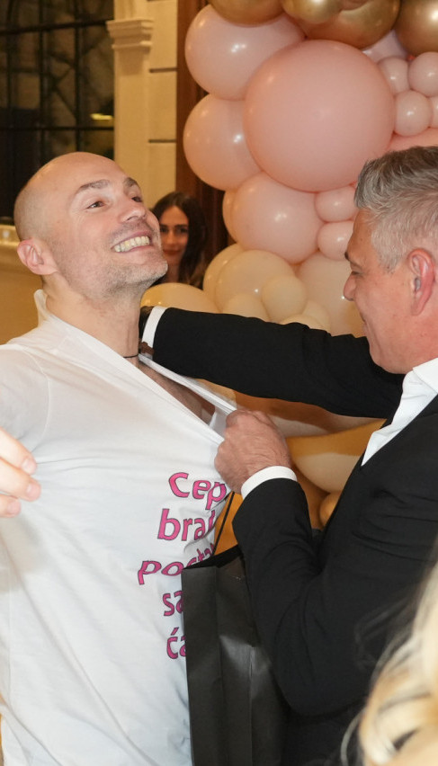 Vidite kako slavi tata Sofra: Cepaj brale, postao sam ćale