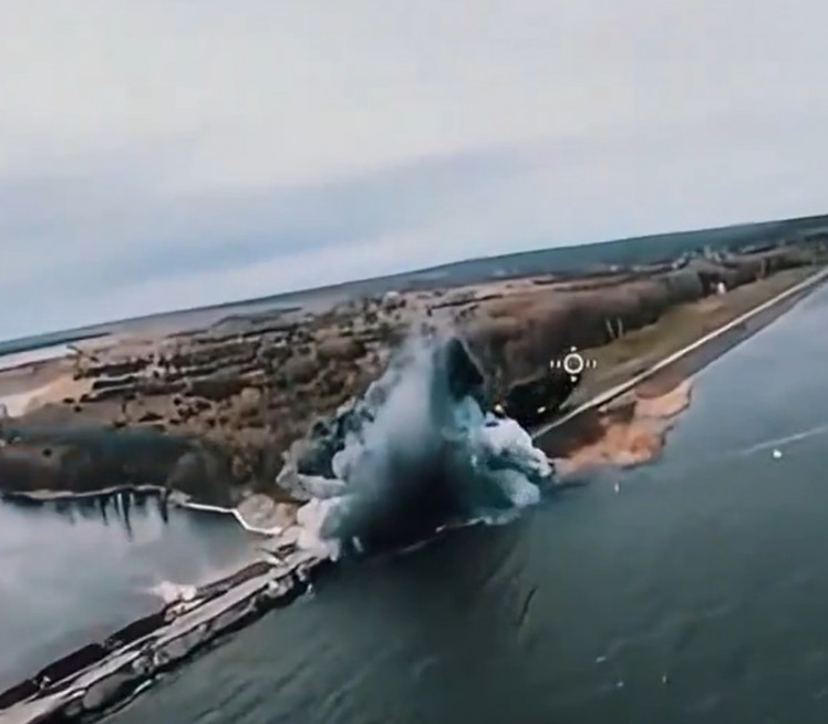 Страшан видео: Руси погодили кључну брану Харкова, 6 бомби