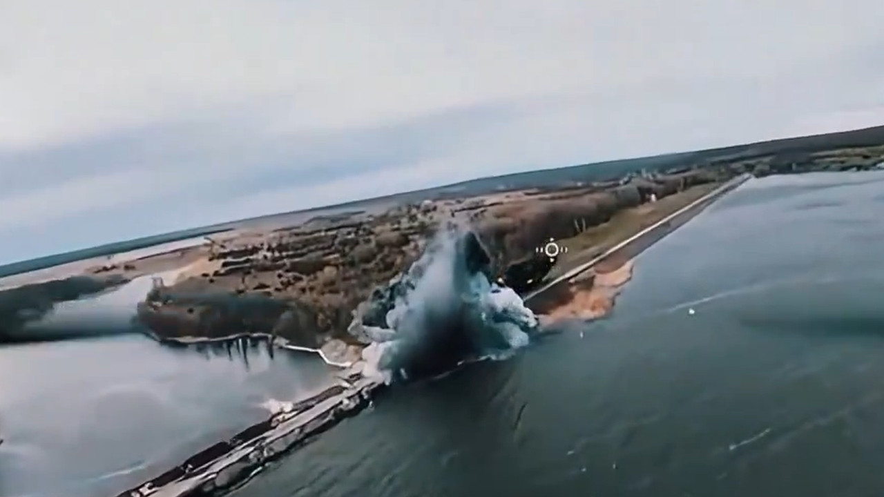 Страшан видео: Руси погодили кључну брану Харкова, 6 бомби