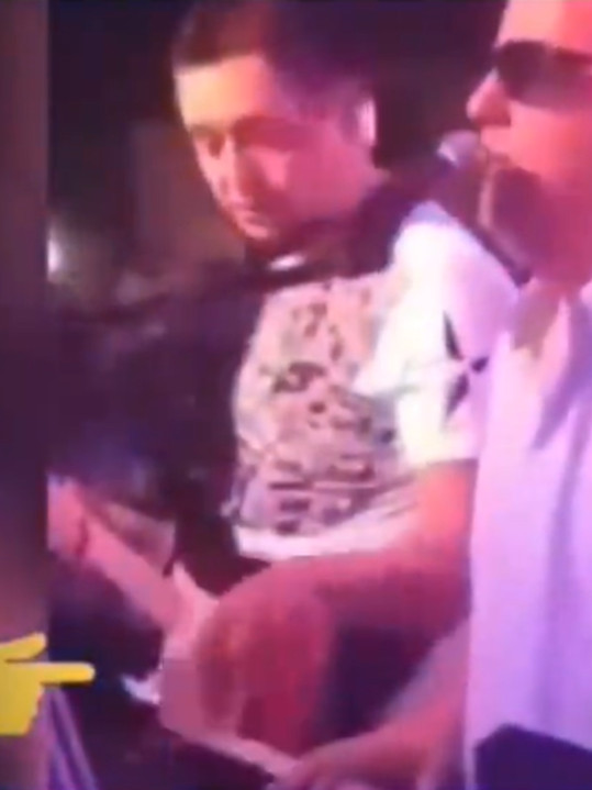 Нико није видео: Гитариста снимљен како узима бакшиш Матићу