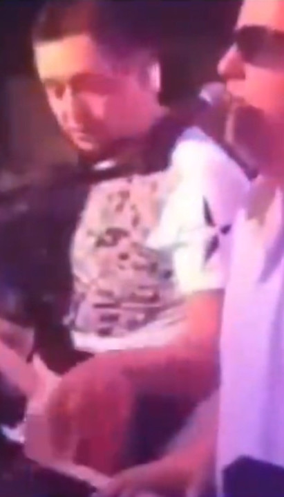 Niko nije video: Gitarista snimljen kako uzima bakšiš Matiću