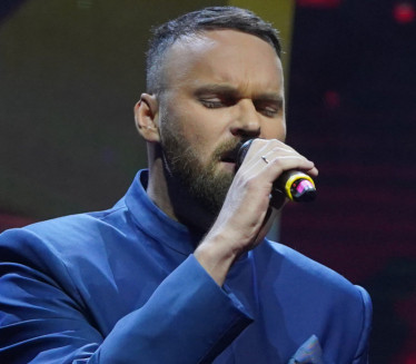 Доживео хорор на наступу: Певачу гост одгризао уво