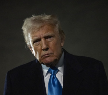 "Трамп испада глуп, сетите се докумената које је поцепао!"
