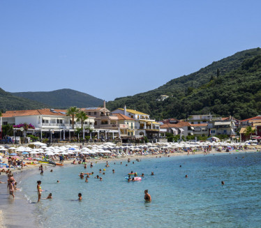 Umesto zime stiglo leto? U ovoj zemlji ljudi pohrlili na plaže