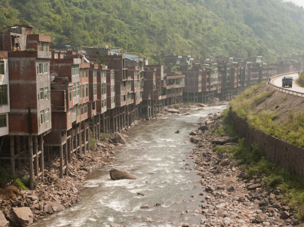 Grad širok 30 metara, a u njemu živi skoro pola miliona ljudi