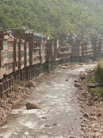 Grad širok 30 metara, a u njemu živi skoro pola miliona ljudi