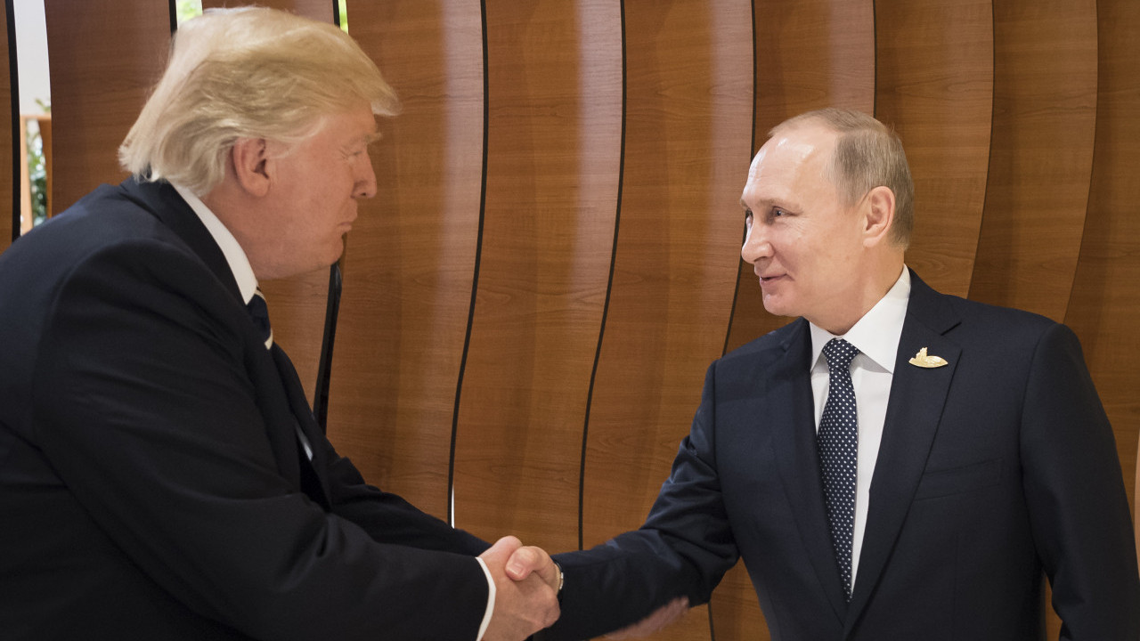 Трамп и Путин разговарали телефоном
