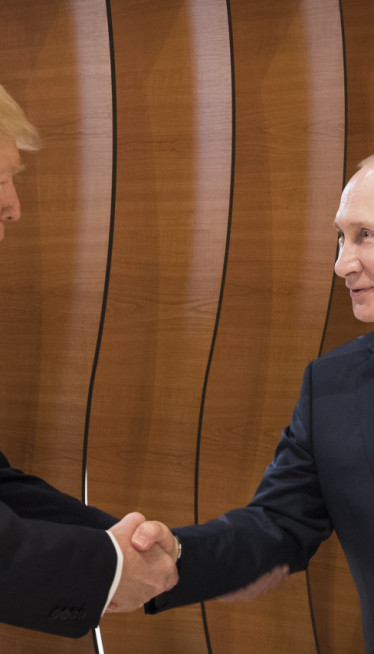 Трамп и Путин разговарали телефоном