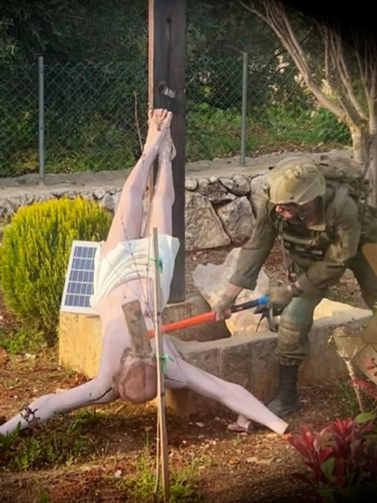 Vojnik Izraela maljem razbio kip Isusa,IDF priznao -istina je