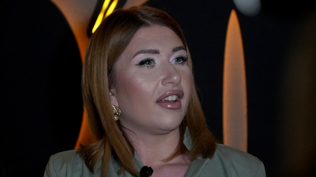 Uzela je pozamašnu cifru Nataša tvrdi da je pokrala pevačica