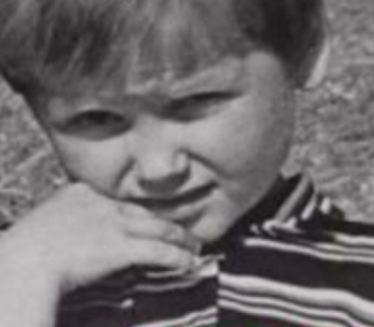 Znate li ko je pevačica sa slike? NJene pesme pevate godinama