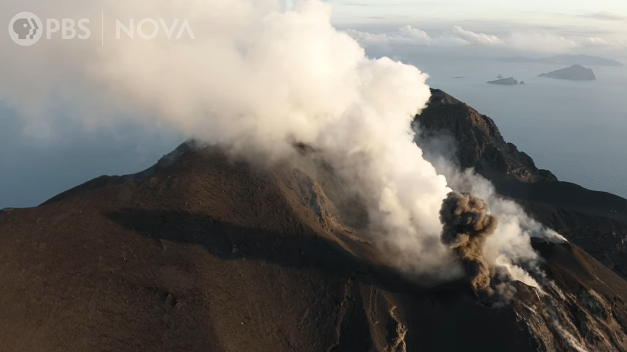 Вулкан избацује злато на површину Земље (Видео)