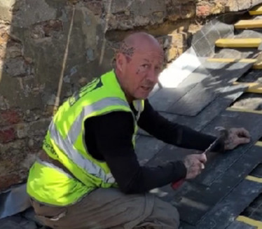 Звезда 90-их данас крпи кровове и - срећан је (фото)